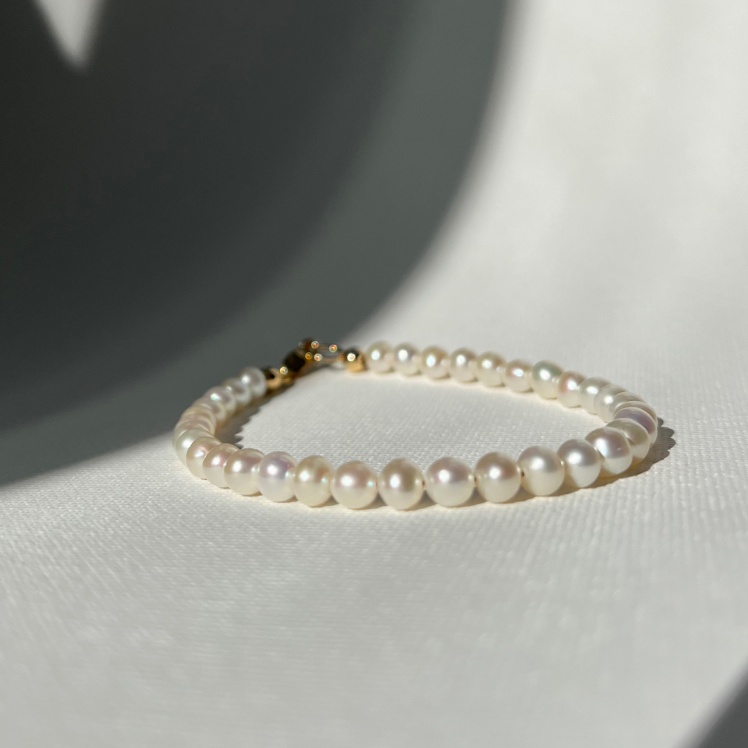 MIA    |    FRESHWATER PEARL BRACELET